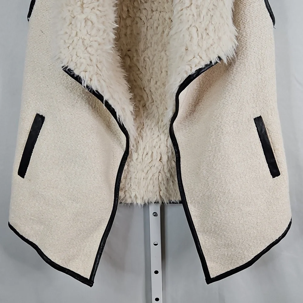Live A Little Cream Faux Fur/Shearling Women's Vest Size Medium - Picture 4 of 7